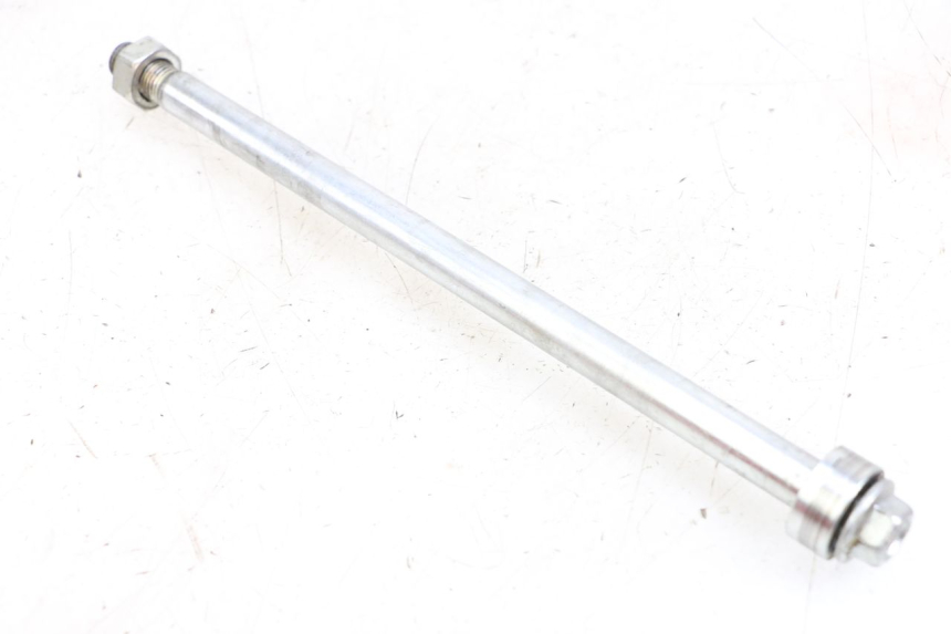 photo de EJE RUEDA TRASERO ASTOR ORCAL 125 (2015 - 2017) - Primer plano técnico