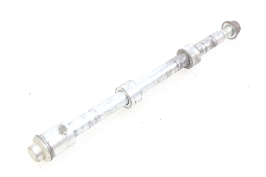 photo de EJE DE RUEDA TRASERA YAMASAKI RAPTOR 50 (2013 - 2018) - Primer plano técnico