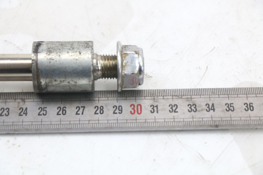 photo de EJE RUEDA TRASERO REGAL RAPTOR SPYDER 125 (2010 - 2018) - Otra perspectiva