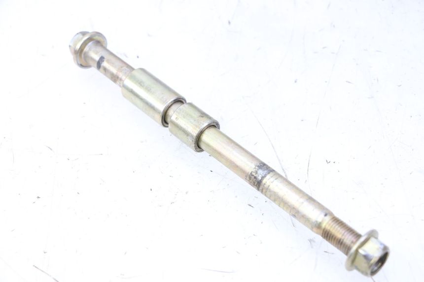 photo de EJE DE RUEDA TRASERA APOLLO RFZ 150 - Primer plano técnico