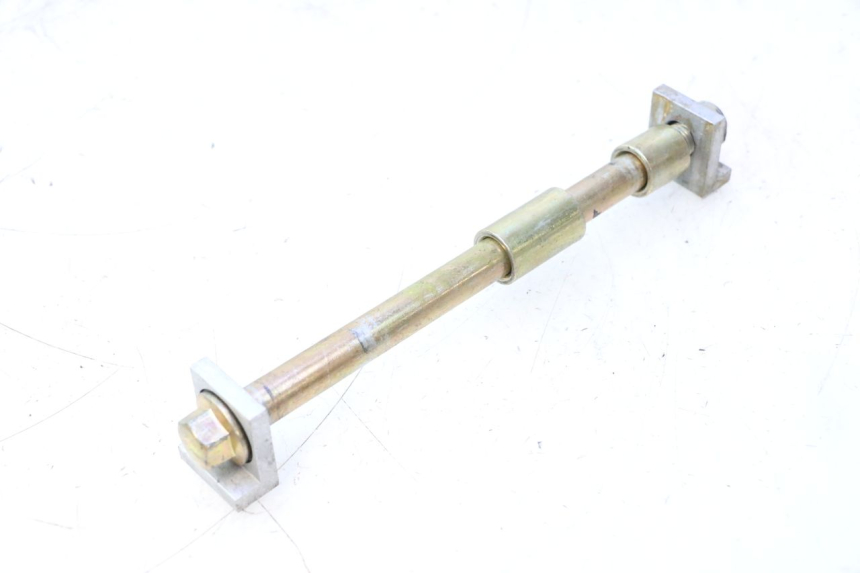 photo de EJE DE RUEDA TRASERA APOLLO RFZ 150 - Primer plano técnico