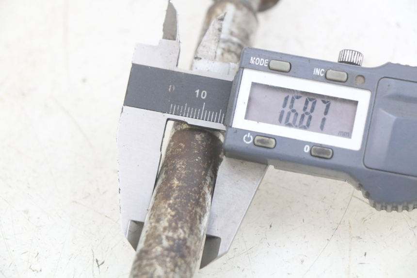 photo de EJE DE RUEDA TRASERA YAMASAKI ROADSTER 50 (2013 - 2018) - Otra perspectiva