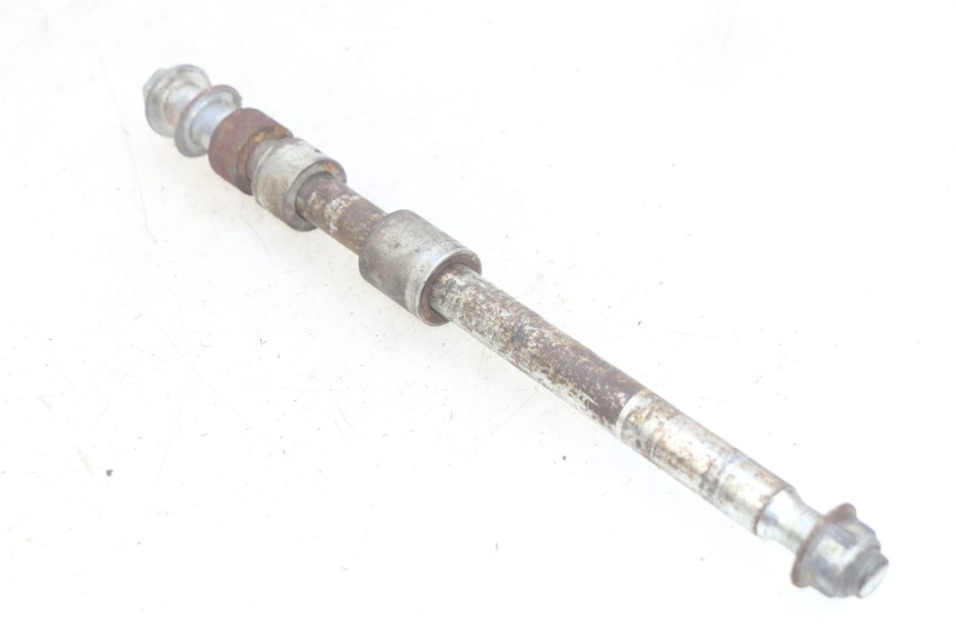 photo de EJE DE RUEDA TRASERA YAMASAKI ROADSTER 50 (2013 - 2018) - Primer plano técnico