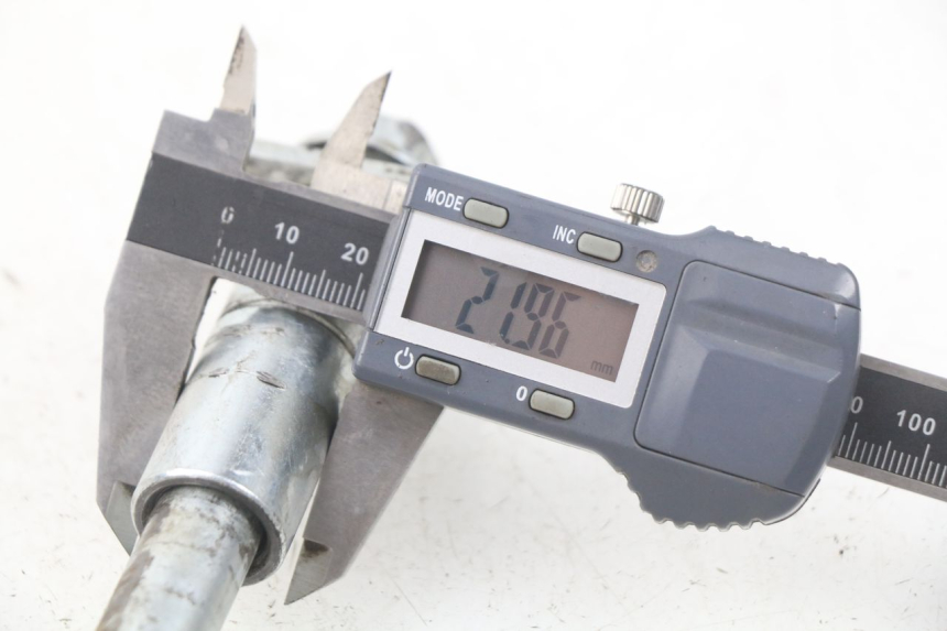 photo de EJE RUEDA TRASERO MINI MX ROOKIE 125 - Otra perspectiva