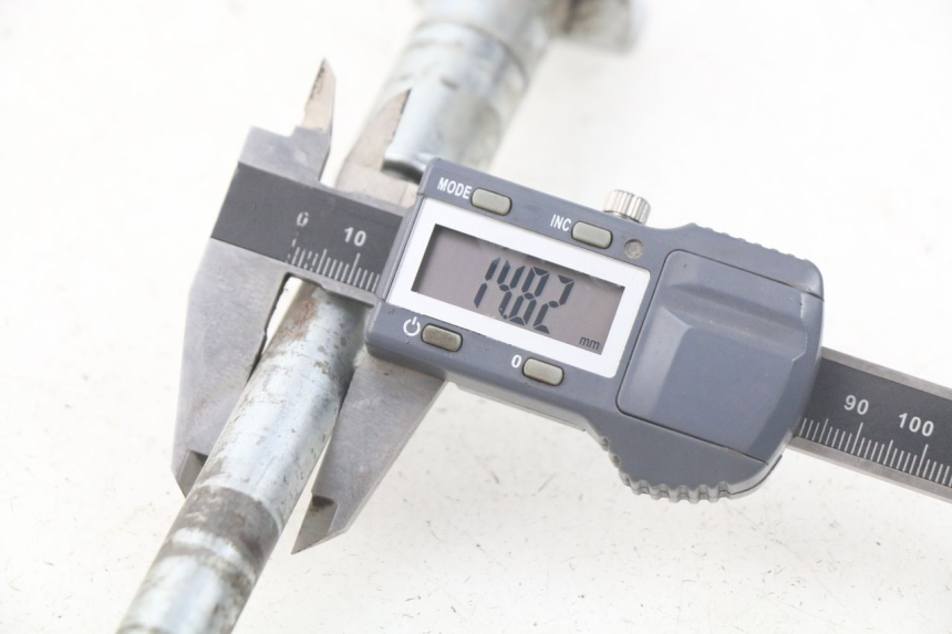 photo de EJE RUEDA TRASERO MINI MX ROOKIE 125 - Primer plano técnico