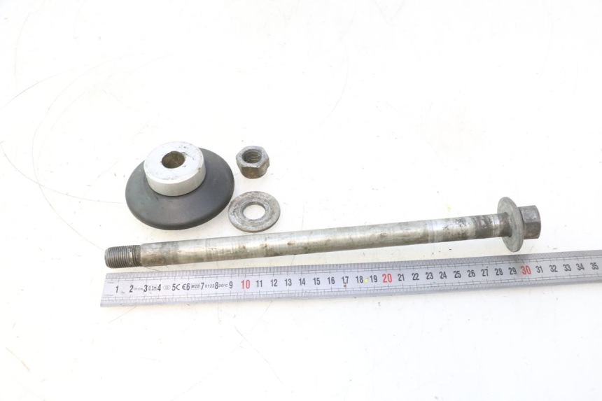 photo de EJE RUEDA TRASERO MZ RT 125 (2000 - 2008) - Primer plano técnico