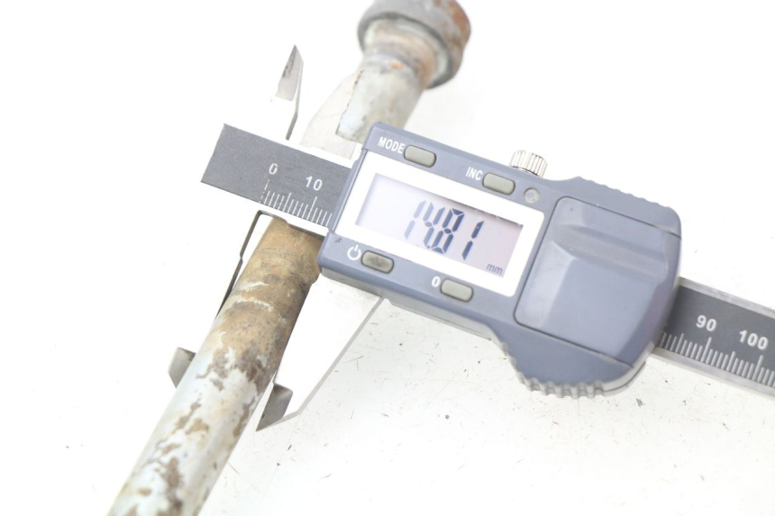 photo de EJE DE RUEDA TRASERA YAMAHA SR 125 (1982 - 2003) - Detalle de la pieza