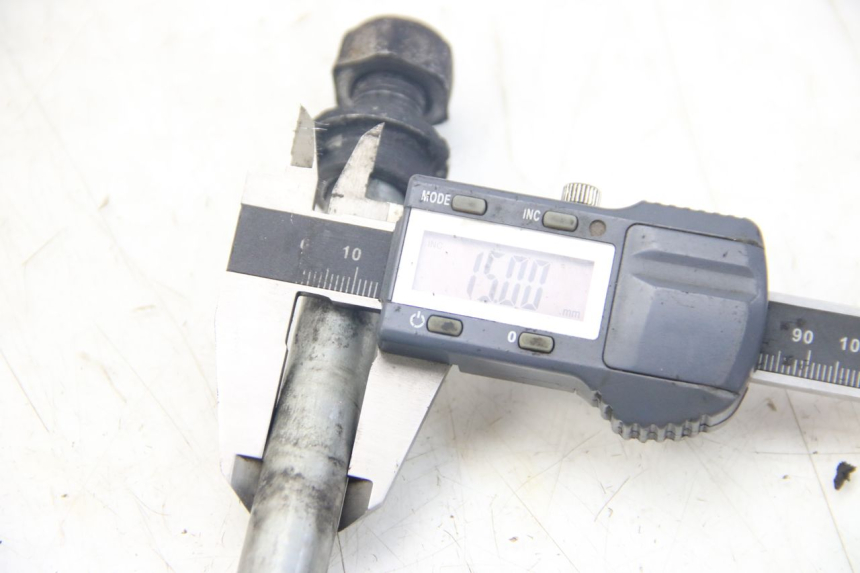 photo de EJE DE RUEDA TRASERA YAMAHA SR 125 (1982 - 2003) - Zoom estado de uso