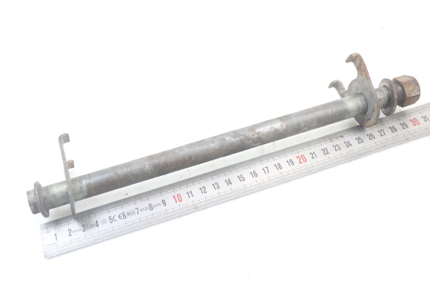 photo de EJE RUEDA TRASERO SUZUKI GS F 500 (2004 - 2007) - Zoom estado de uso