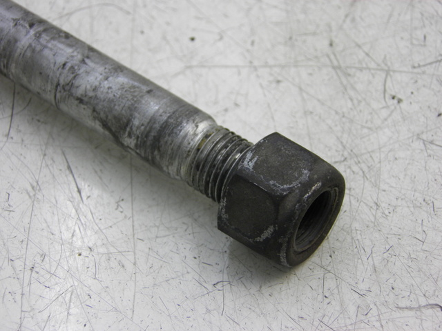 photo de EJE RUEDA TRASERO SUZUKI TU X TUX VOLTY 125 (1999 - 2001) - Zoom estado de uso