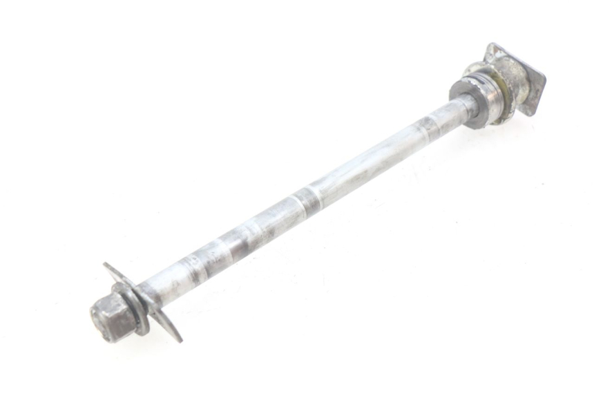 photo de EJE DE RUEDA TRASERA SUZUKI SV N 650 (1999 - 2002) - Primer plano técnico