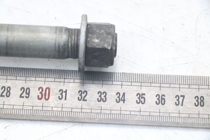 photo de EJE DE RUEDA TRASERA SUZUKI SV N 650 (1999 - 2002) - Zoom estado de uso