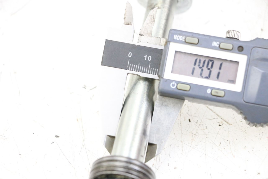 photo de EJE RUEDA TRASERO HUSQVARNA SVARTPILEN 401 (2018 - 2023) - Detalle de la pieza