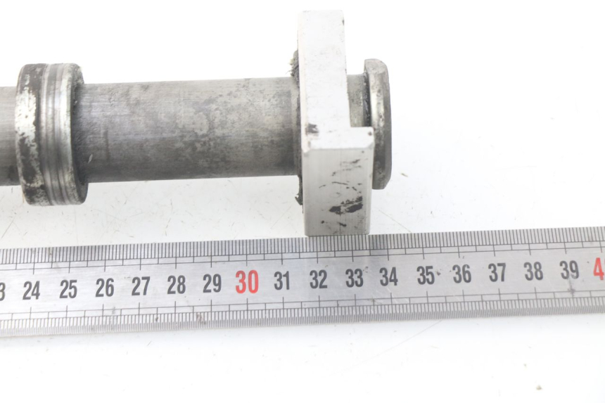 photo de EJE RUEDA TRASERO YAMAHA TDM ABS 900 (2002 - 2014) - Detalle de la pieza