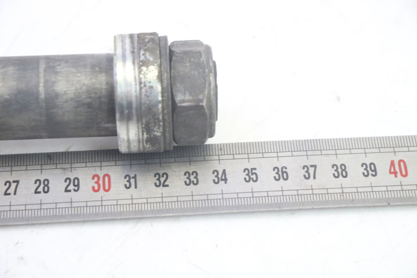 photo de EJE RUEDA TRASERO YAMAHA TDM ABS 900 (2002 - 2014) - Otra perspectiva