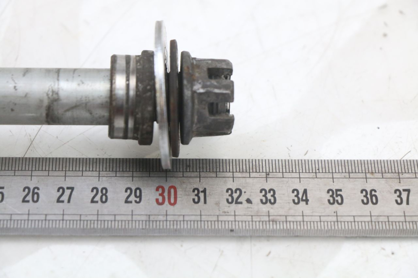 photo de EJE RUEDA TRASERO YAMAHA TDR DELTABOX 125 (1997 - 2003) - Otra perspectiva