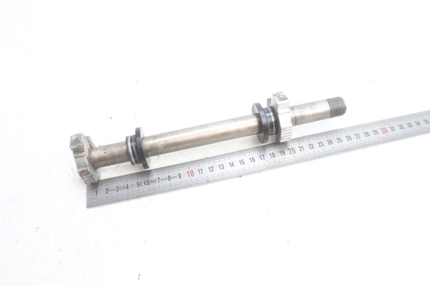 photo de EJE RUEDA TRASERO HUSABERG TE 250 (2011 - 2014) - Primer plano técnico
