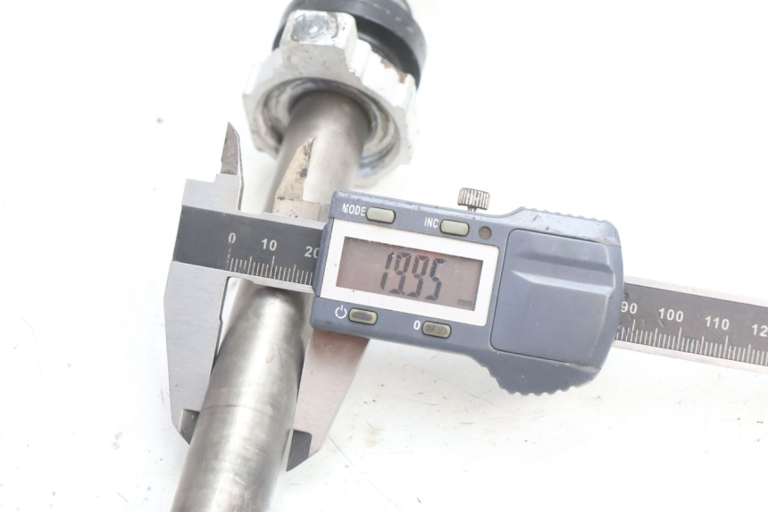 photo de EJE RUEDA TRASERO HUSABERG TE 250 (2011 - 2014) - Detalles de los puntos de fijación