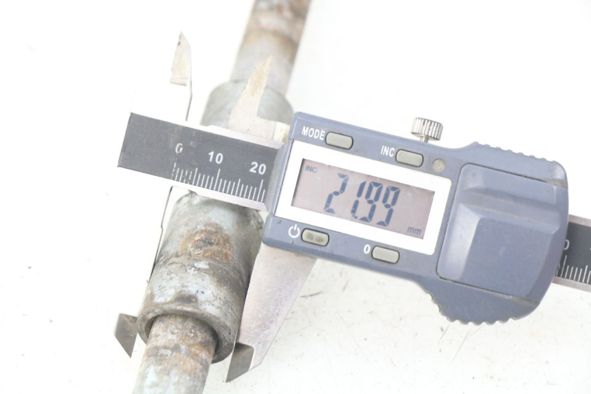 photo de EJE RUEDA TRASERO NITRO MOTORS THUNDER 125 - Zoom estado de uso