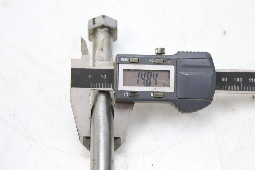 photo de EJE DE RUEDA TRASERA KEEWAY TX 50 (2008 - 2015) - Detalle de la pieza