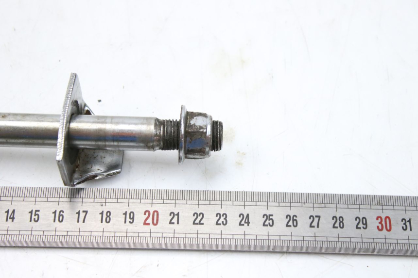 photo de EJE DE RUEDA TRASERA KEEWAY TX 50 (2008 - 2015) - Detalles de los puntos de fijación