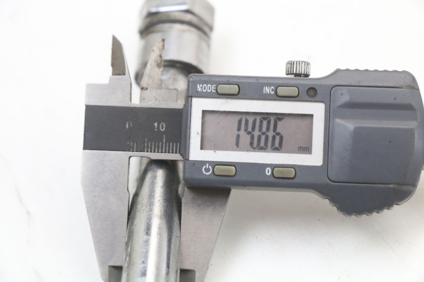 photo de EJE DE RUEDA TRASERA KEEWAY TX 50 (2008 - 2015) - Otra perspectiva