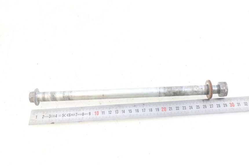 photo de EJE DE RUEDA TRASERA DAELIM VL DAYSTAR 125 (2000 - 2011) - Otra perspectiva