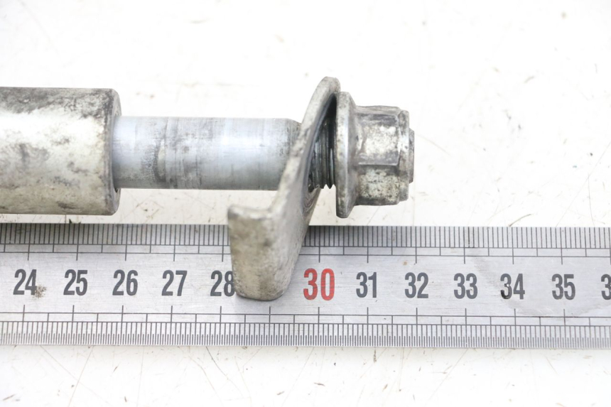 photo de Eje de la rueda trasera SUZUKI VL INTRUDER 125 (2004 - 2007) - Detalle de la pieza