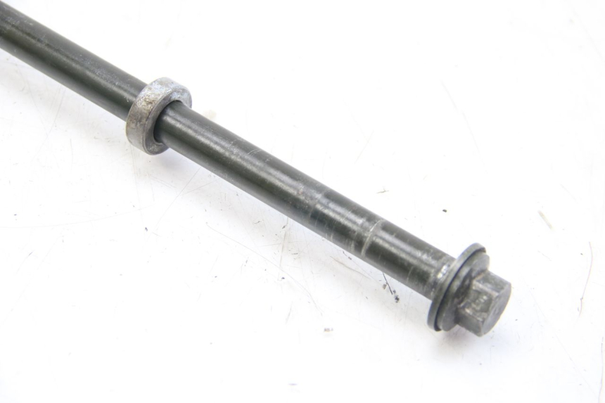 photo de EJE DE RUEDA TRASERA SYM WOLF SB 125 (2011 - 2018) - Otra perspectiva