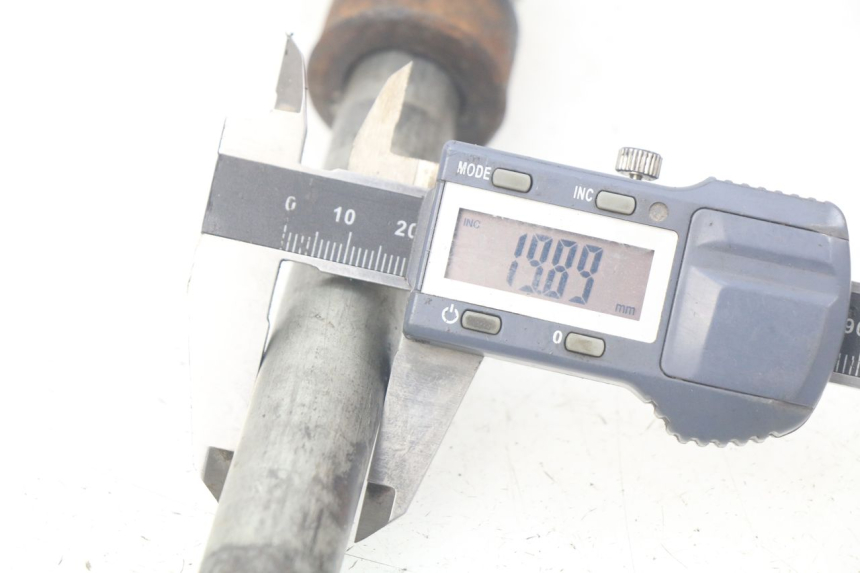 photo de EJE DE RUEDA TRASERA SUZUKI XF FREEWIND 650 (1997 - 2003) - Zoom estado de uso