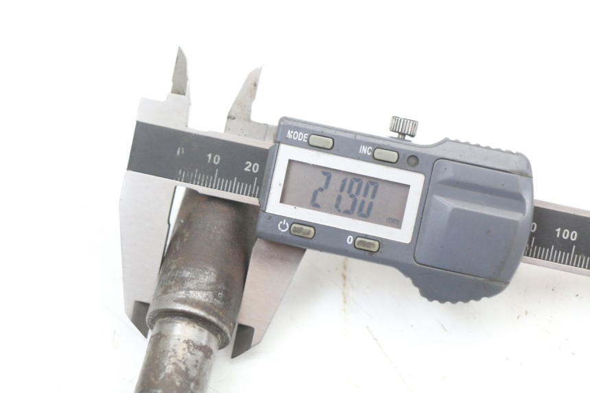 photo de EJE RUEDA TRASERO YAMAHA XJ F 900 (1983 - 1994) - Otra perspectiva