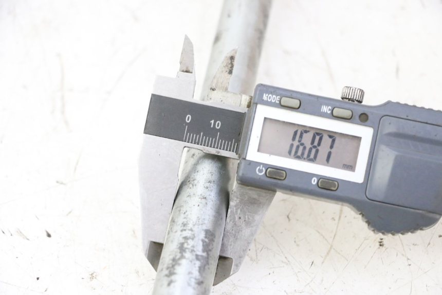 photo de EJE RUEDA TRASERO YAMAHA XJ6 ABS 600 (2008 - 2016) - Otra perspectiva