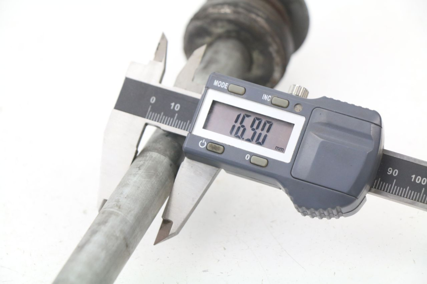 photo de EJE RUEDA TRASERO YAMAHA XJN XJ N DIVERSION 600 (1994 - 1997) - Zoom estado de uso