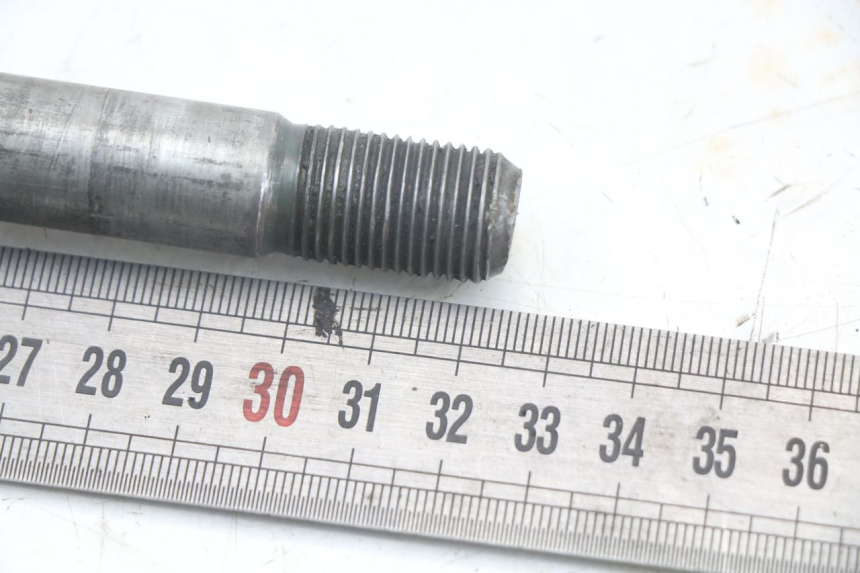 photo de EJE RUEDA TRASERO YAMAHA XJS DIVERSION 600 (1997 - 1999) - Zoom estado de uso