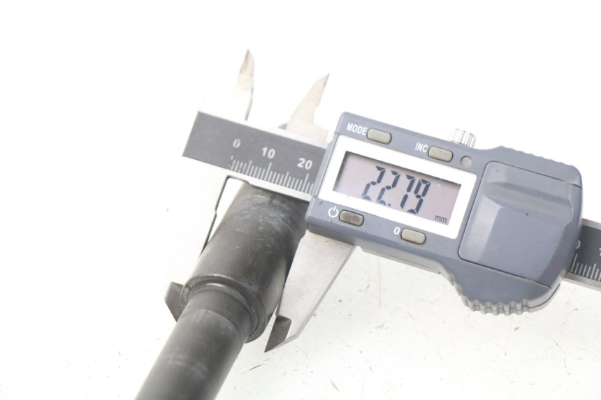 photo de EJE RUEDA TRASERO YAMAHA XP T-MAX TMAX ABS 500 (2004 - 2007) - Otra perspectiva