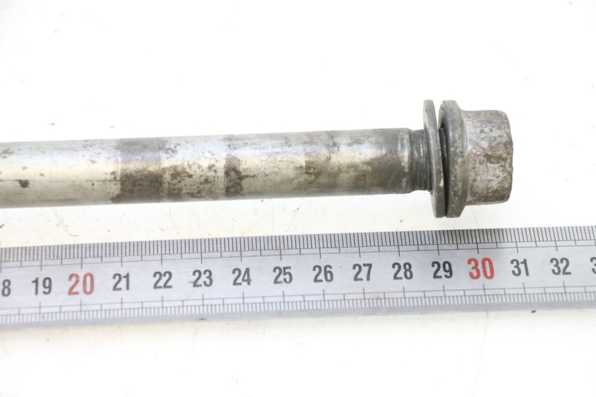 photo de EJE RUEDA TRASERO HONDA XRV AFRICA TWIN 750 (1990 - 1992) - Primer plano técnico