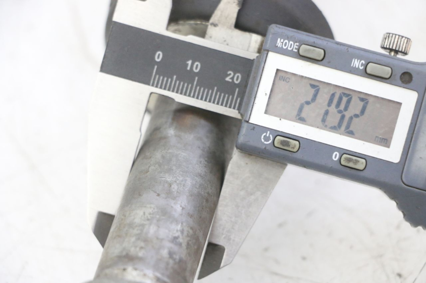 photo de EJE RUEDA TRASERO YAMAHA YZ-F YZF 250 (2007 - 2013) - Detalle de la pieza