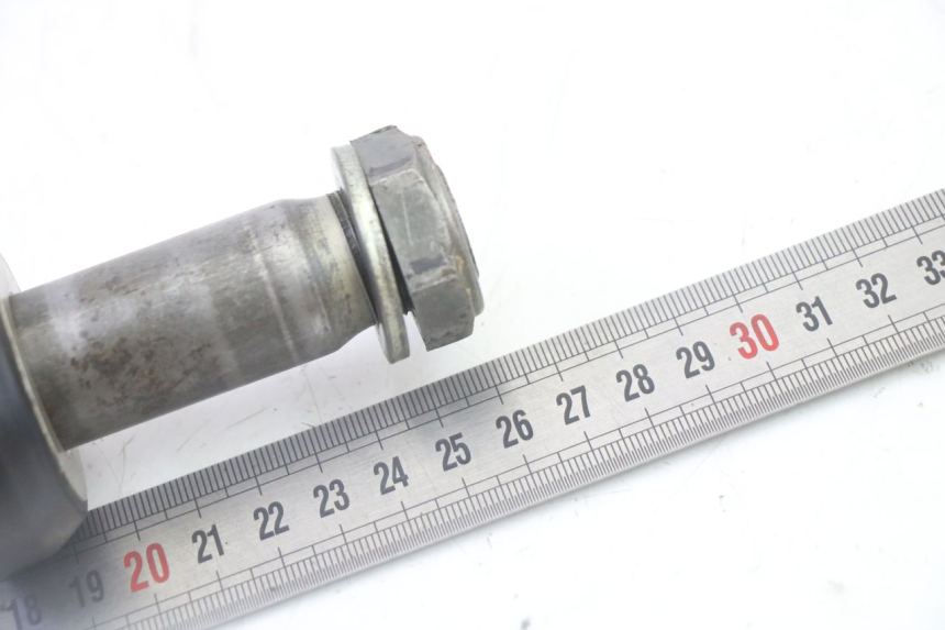 photo de EJE RUEDA TRASERO YAMAHA YZ-F YZF 250 (2014 - 2018) - Otra perspectiva