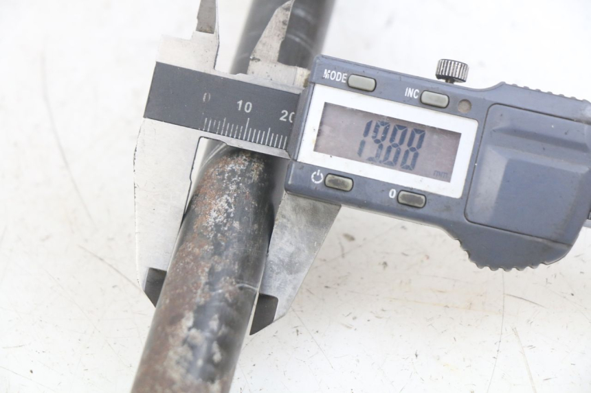 photo de EJE DE RUEDA TRASERA YAMAHA YZF R THUNDERCAT 600 (1996 - 2003) - Otra perspectiva