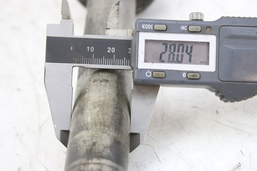 photo de EJE DE RUEDA TRASERA YAMAHA YZF R1 1000 (2007 - 2008) - Zoom estado de uso