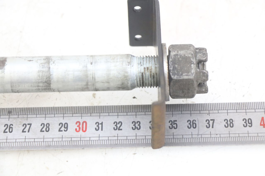 photo de EJE DE RUEDA TRASERA KAWASAKI Z 750 (2007 - 2013) - Detalle de la pieza