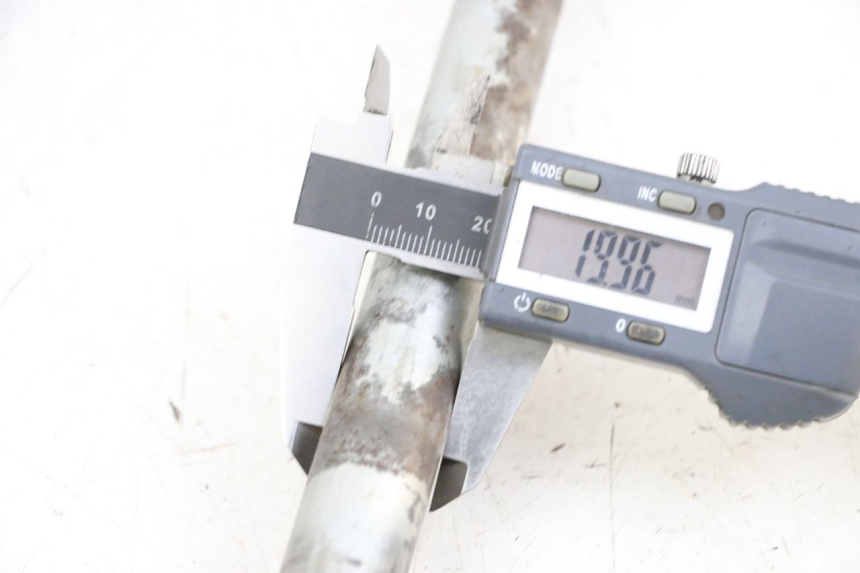 photo de EJE RUEDA TRASERO KAWASAKI ZR 7 750 (1999 - 2004) - Detalle de la pieza