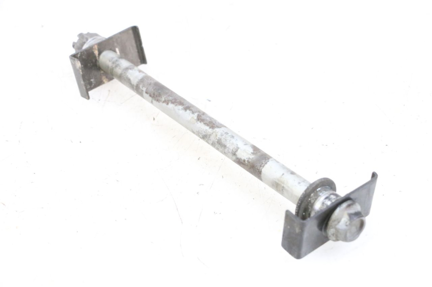 photo de EJE RUEDA TRASERO KAWASAKI ZR 7 750 (1999 - 2004) - Primer plano técnico