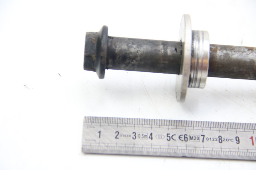 photo de EJE DE RUEDA TRASERA KAWASAKI ZX-6R ZX6R 600 (1995 - 1997) - Otra perspectiva