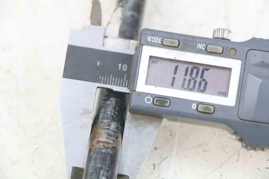 photo de EJE DE LA RUEDA DELANTERA KYMCO AGILITY 16+ 4T 50 (2018 - 2023) - Detalle de la pieza