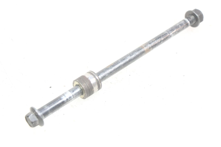 photo de EJE DE LA RUEDA DELANTERA KYMCO AGILITY 16+ 4T 50 (2018 - 2023) - Primer plano técnico