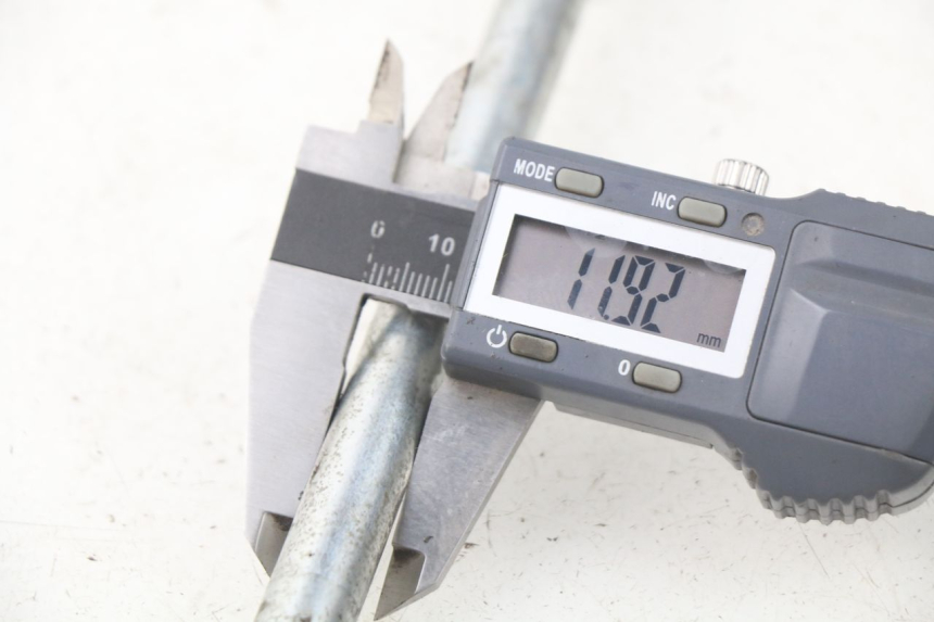 photo de EJE DE LA RUEDA DELANTERA KYMCO AGILITY 4T 50 (2018 - 2022) - Otra perspectiva