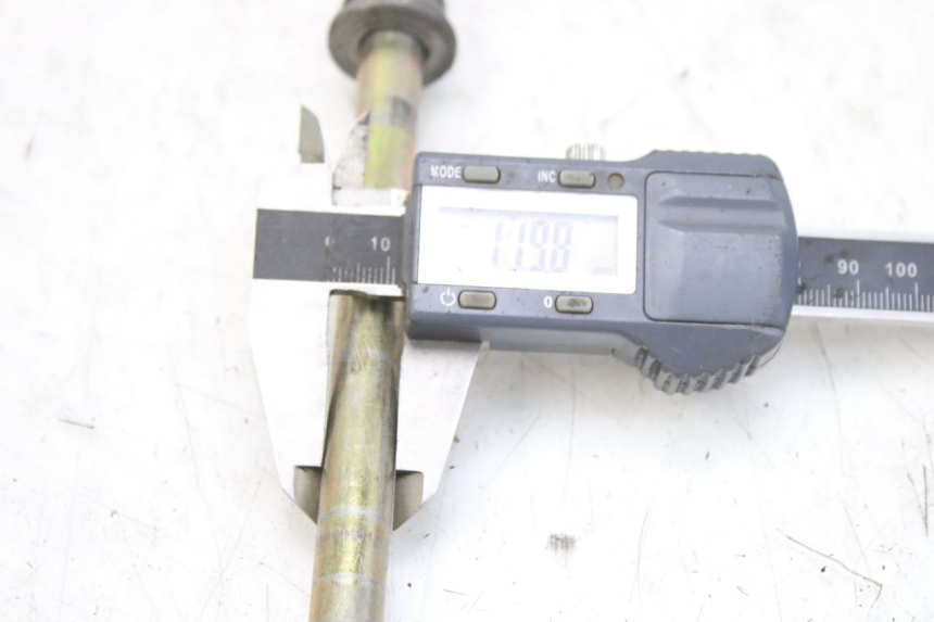 photo de EJE DE LA RUEDA DELANTERA KYMCO AGILITY 4T 50 (2005 - 2018) - Zoom estado de uso