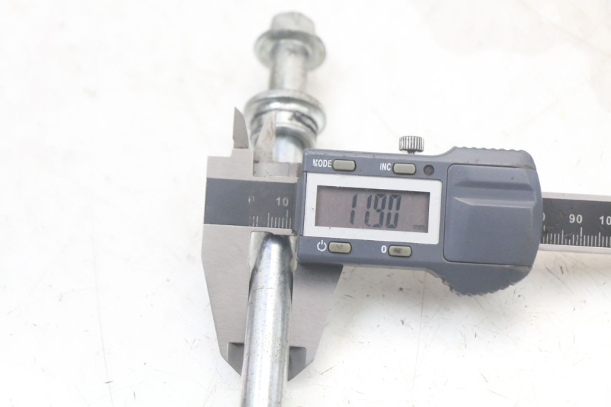 photo de EJE DE LA RUEDA DELANTERA KYMCO AGILITY 4T 50 (2018 - 2022) - Otra perspectiva