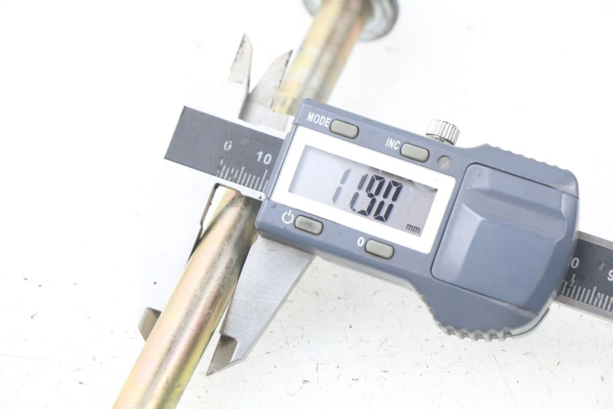 photo de EJE RUEDA DELANTERO KYMCO AGILITY FR 2T 50 (2012 - 2017) - Primer plano técnico